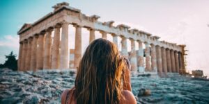 How to capture a woman's warmth in Athens (Greece)